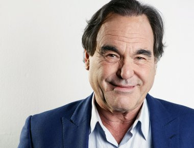 Έκπληξη προκαλεί η στήριξη του Ο.Στόουν στον παραγωγό Χ.Γουάινσταϊν